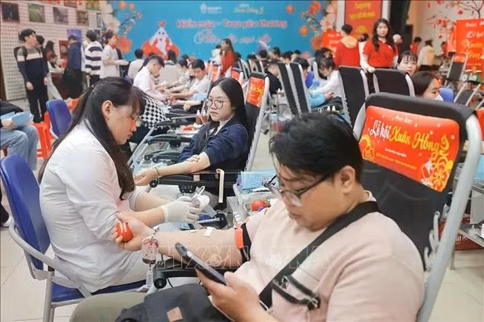 rès de 9.000 unités de sang ont été collectées dans le cadre de la Fête du Printemps rouge (Xuân Hông) 2025, l’un des plus grands événements annuels de don de sang au Vietnam. Photo: VNA