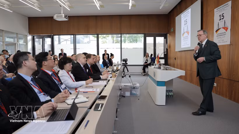 Le vice-président du Bundestag allemand, Bodo Ramelow s'exprime à la Conférence sur le Vietnam 2026. Photo: VNA