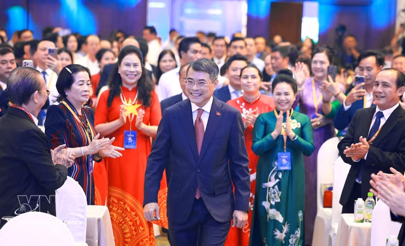 Le Premier ministre Le Minh Hung lors de la cérémonie marquant le 20e anniversaire de l’Association des petites et moyennes entreprises du Vietnam (VINASME). Photo : VNA