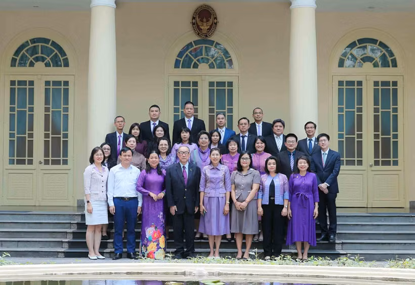 La délégation de la Princess Maha Chakri Award Foundation à Hanoï. Photo: VNA