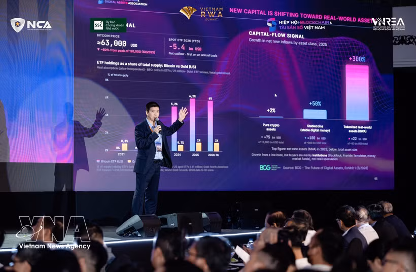 Phan Duc Trung, président de l'Association de la blockchain et des actifs numériques du Vietnam (VBA), partage son point de vue sur la nécessité de construire une infrastructure de confiance pour le marché des actifs numériques lors du Sommet sur la tokenisation d'actifs réels au Vietnam 2026 (Vietnam RWA Summit 2026). Photo: VNA