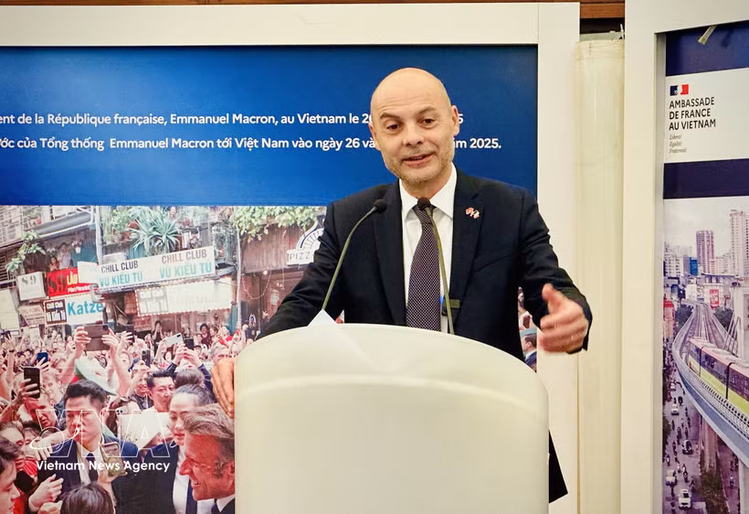 L'ambassadeur français Didier Le Bret. Photo: VNA