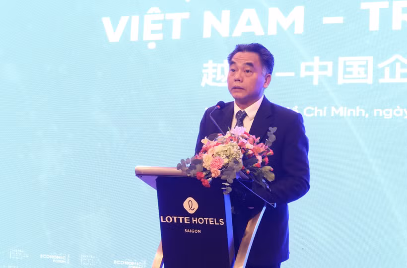 Le vice-président du Comité populaire de Hô Chi Minh-Ville, Nguyen Loc Ha, s'exprime au séminaire d’entreprises vietnamiennes et chinoises. Photo: VNA