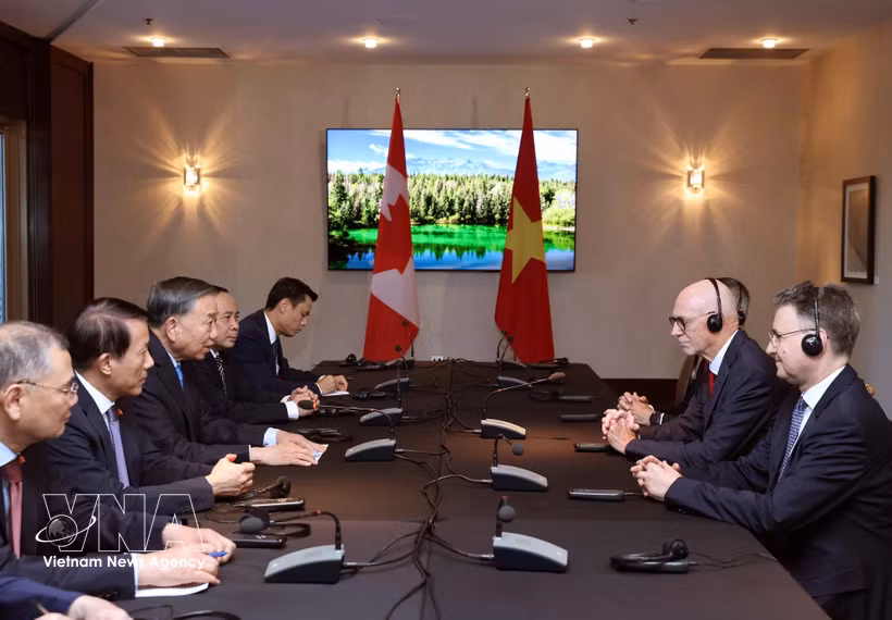 Le secrétaire général du Parti et président To Lam reçoit le recteur de l’Université Concordia. Photo: VNA