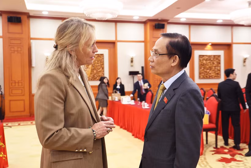 Le ministre des Affaires étrangères, Le Hoai Trunget son homologue islandaise, Þorgerður Katrín Gunnarsdóttir. Photo: ministère des Affaires étrangères