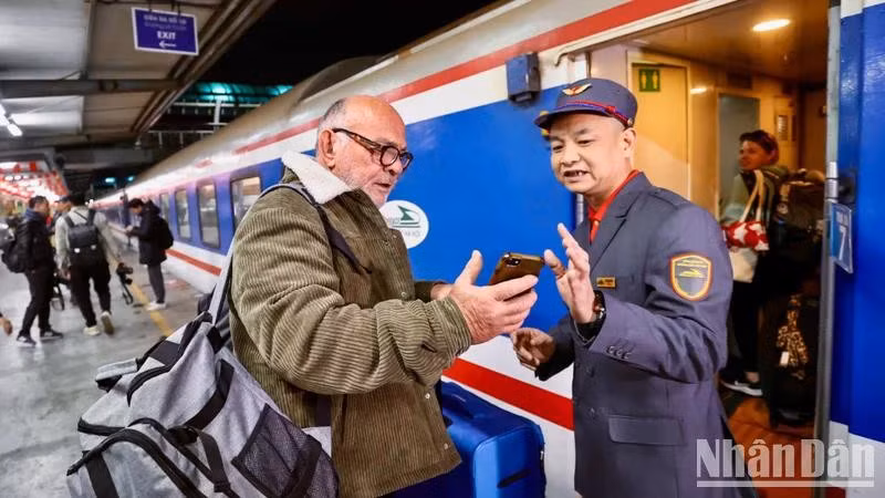 La VNR intensifie ses services afin de satisfaire la demande croissante de voyages durant les congés du 30 avril et du 1er mai. Photo: VNA