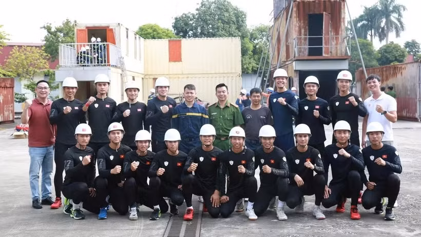 Équipe du ministère vietnamien de la Sécurité publique participante au Championnat du monde de lutte contre l’incendie et de sauvetage 2026. Photo: nhandan.vn