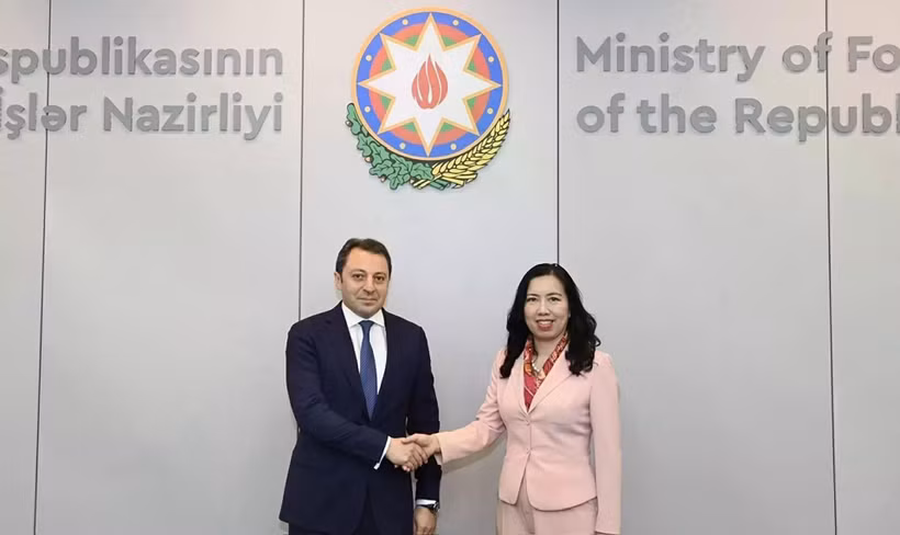 La vice-ministre des Affaires étrangères Lê Thi Thu Hang et son homologue azerbaïdjanais E. Mammadov. Photo: VNA