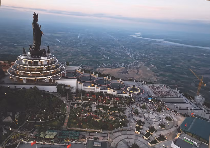 Le mont Bà Den est une destination prisée des touristes à Tây Ninh. Photo : VNA