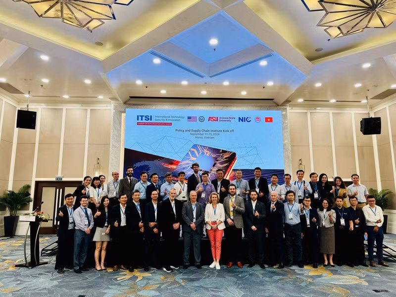  Les participants à une formation aux semi-conducteurs. Photo : giaoducthoidai.vn
