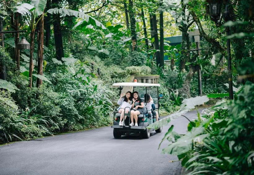 Les touristes visitant le complexe de villégiature Melia Ba Vi, dans le district de Ba Vi, à Hanoi. Photo: hanoimoi.com.vn