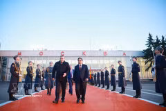 Le Premier ministre Pham Minh Chinh à l’aéroport Vnoukovo 2 à Moscou, avant de quitter la Russie. Photo : VNA