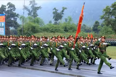Le bloc de la Police populaire à la 4e répétition combinée des forces participant au défilé en l'honneur du 80e anniversaire de la Révolution d'août et de la Fête nationale. Photo : VNA