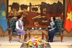 La vice-Première ministre Pham Thi Thanh Tra reçoit Aida Balayeva, vice-Première ministre et ministre de la Culture et de l’Information du Kazakhstan. Photo : VNA