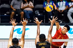 L'équipe masculine vietnamienne de volley-ball remporte pour la première fois le SEA V.Cup. Photo : SAVA
