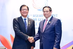 Le Premier ministre Pham Minh Chinh (droite) et le président des Philippines, Ferdinand Romualdez Marcos Jr. Photo: VNA