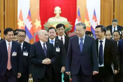 Le secrétaire général To Lam rencontre le roi du Cambodge, Norodom Sihamoni, lors de sa visite d'État au Vietnam le 28 novembre 2024. Photo : VNA