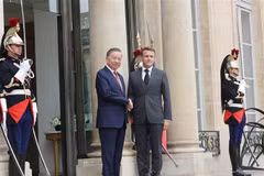 Le secrétaire général et président du Vietnam, To Lam, et le président français Emmanuel Macron, le matin du 7 octobre 2024 (heure locale), à Paris. Photo : VNA