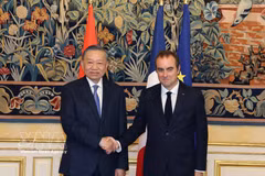 Le secrétaire général du PCV et président vietnamien, To Lam, et le Premier ministre français Sébastien Lecornu. Photo: VNA