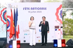 Nguyên Lôc Hà, vice-président du Comité populaire de Hô Chi Minh-Ville, et la consule générale de France à Hô Chi Minh-Ville, Emmanuelle Pavillon-Grosser, lors de l'événement. Photo: VNA
