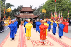 Cérémonie rituelle traditionnelle au temple dédié à Lạc Long Quân. Photo : VNA