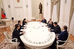 Panorama de l'entrevue entre Le Hoai Trung et Vladimir Poutine. Photo: VNA