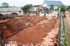Construction d’une maison pour une famille méritante en difficulté de logement à Bac Giang. Photo : VNA