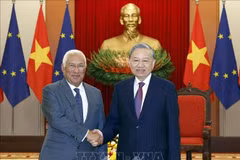Le secrétaire général du Parti, To Lam, reçoit le président du Conseil européen, António Costa. Photo : VNA
