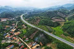 Dans le financement des projets d’infrastructures, le crédit bancaire continue de jouer un rôle essentiel, notamment pour les projets de grande envergure. Photo: VNA