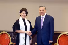 Le dirigeant vietnamien To Lam et Chin Yin Ong, co-présidente et directrice des ressources organisationnelles du groupe Grab. Photo: VNA