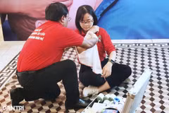 Une séance d’initiation aux premiers secours organisée par la Croix-Rouge de Ho Chi Minh-Ville au profit de la communauté. Photo : dantri.com.vn
