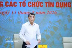 Le Premier ministre Le Minh Hung lors d’une réunion avec la Banque d’État du Vietnam et les établissements de crédit. Photo : VNA