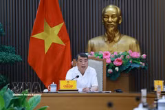 Le Premier ministre Le Minh Hung préside une réunion avec les responsables du ministère de l’Éducation et de la Formation et d’autres ministères et secteurs sur le développement de l’éducation et de la formation. Photo : VNA