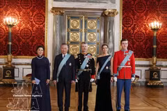 Le secrétaire général du PCV et président de la République, To Lam, son épouse Ngo Phuong Ly, le roi Frederik X, la reine Mary et le prince héritier Christian du Danemark. Photo : VNA 
