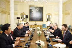 Entretien entre le secrétaire général Tô Lâm et le Premier ministre Keir Starmer. Photo: VNA