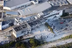 Dégâts causés par le séisme à l'AEON Mall de la préfecture de Kumamoto, au Japon, le 28 juillet 2026. Photo : Kyodo/VNA