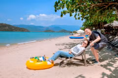 Selon les données publiées par Agoda le 12 juin, Nha Trang est la destination la plus recherchée par les touristes sud-coréens pour la période de juin à juillet de cette année. Photo: journal de Khanh Hoa