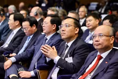 Des responsables du ministère de l'Industrie et du Commerce ont participé à des activités visant à déployer la coopération franco-vietnamienne dans le secteur de l'énergie. Photo : VNA