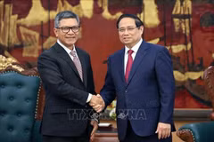 Le Premier ministre Pham Minh Chinh et l’ambassadeur d’Indonésie, Denny Abdi. Photo: VNA