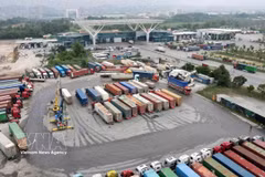 Vue d’ensemble des entrepôts du poste-frontière international de Mong Cai. Photo : VNA