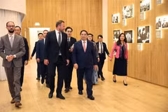Le Premier ministre Pham Minh Chinh visite le Centre Arvo Pärt. Photo: VNA