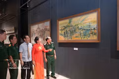 Eexposition d’arts plastiques « Les jours historiques ». Photo: VNA
