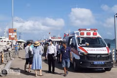 Les forces compétentes ont mobilisé un maximum de personnels et de moyens pour les opérations de recherche et de sauvetage après le chavirement de la vedette touristique à Phu Quoc. Photo : baoangiang.com.vn