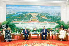 Le dirigeant To Lam et son épouse participent à un thé avec le dirigeant chinois Xi Jinping et son épouse. Photo : VNA