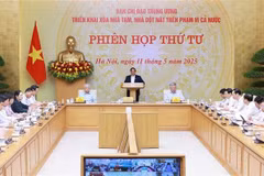 Le Premier ministre Pham Minh Chinh prend la parole lors de la réunion. Photo: VNA