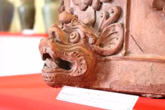 Motifs sur une céramique ancienne de Quang Duc. Photo : VNA