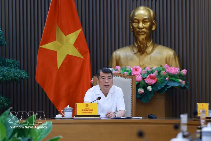 Le Premier ministre Le Minh Hung préside une réunion avec les responsables du ministère de l’Éducation et de la Formation et d’autres ministères et secteurs sur le développement de l’éducation et de la formation. Photo : VNA