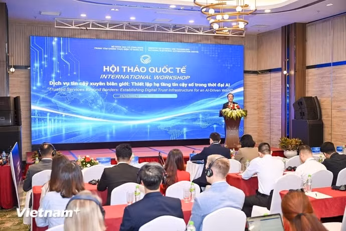 Le vice-ministre des Sciences et Technologies, Pham Duc Long, s'exprime au colloque. Photo: Vietnam+